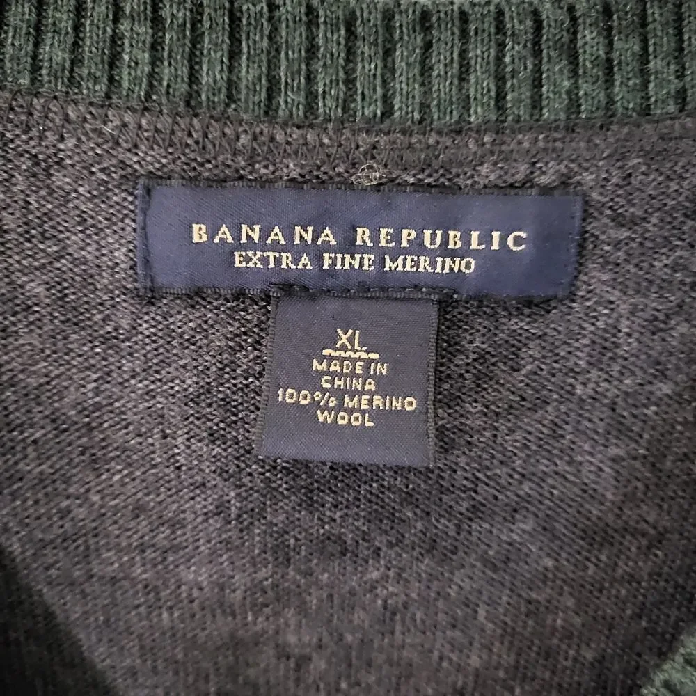 BANANA REPUBLIC 100% Merino Wool V-Neck Baseball Style Sweater Forest/Dark Grey